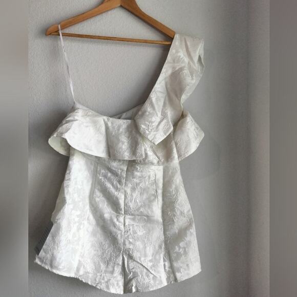Sale !Lulu's One Shoulder Romper NWT - Picture 4 of 8